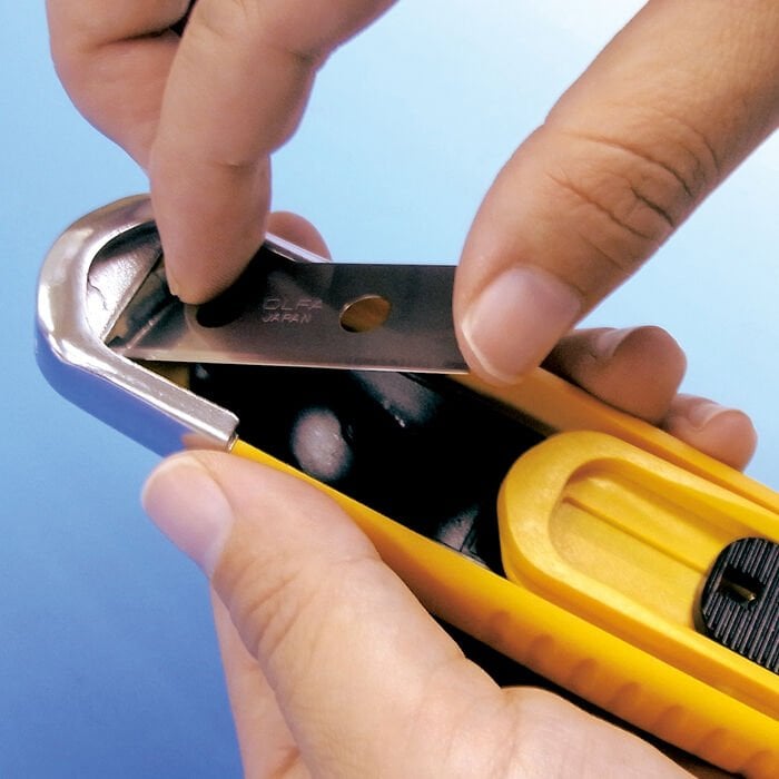 OLFA SK-8 Otomatik Geri Kapanan Bıçaklı Profesyonel Maket Bıçağı